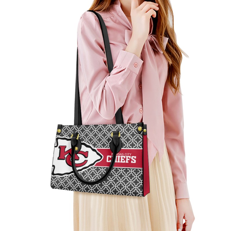 Kansas City Chiefs Personalized Leather Hand Bag Image 3
