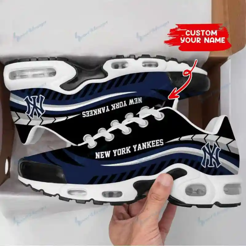 New York Yankees Youth Sneakers - Front View