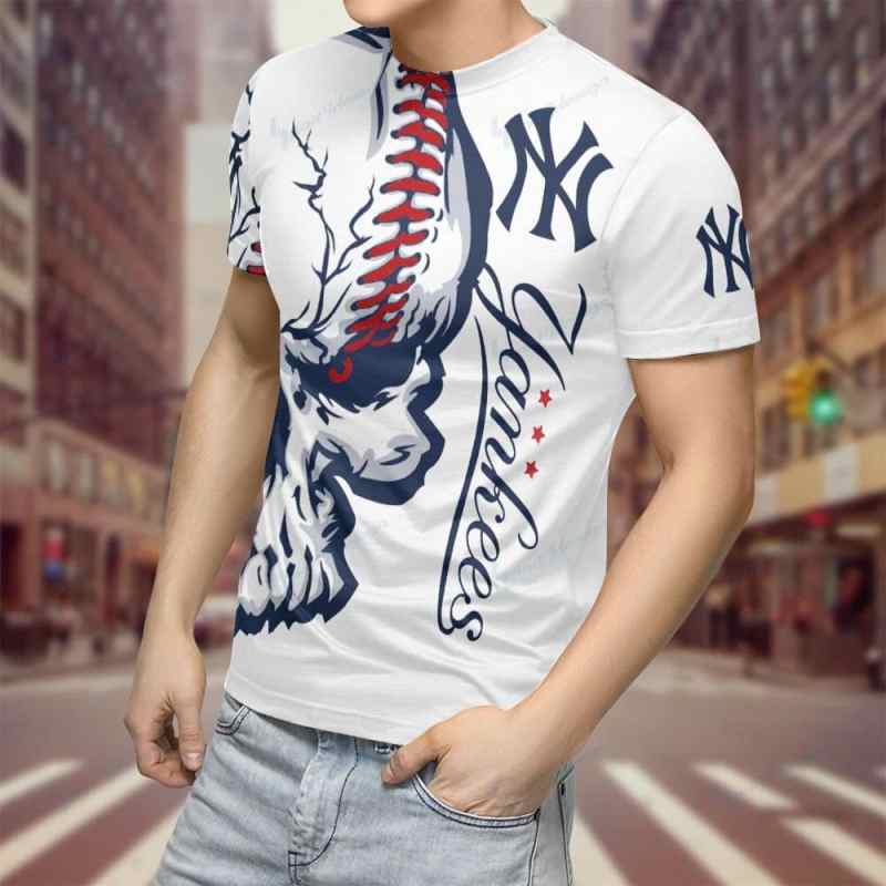 New York Yankees T-shirt Image 1