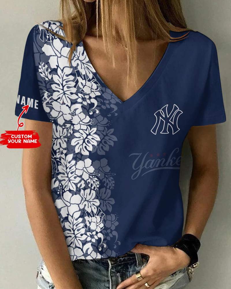 New York Yankees V-neck T-shirt Image 1