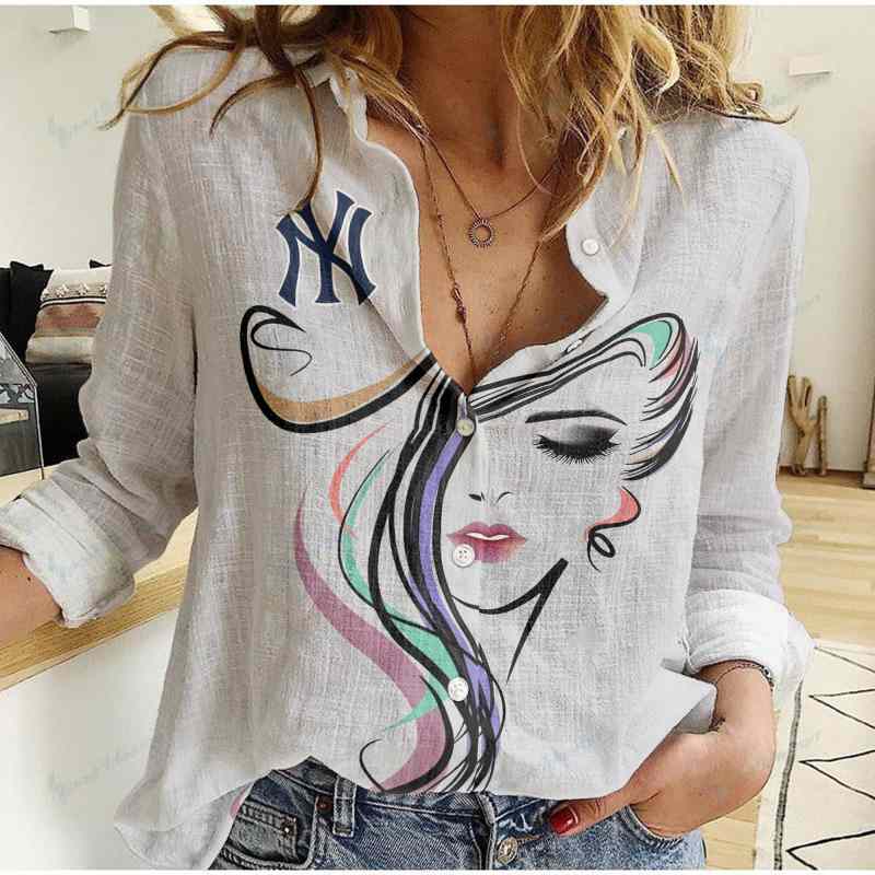 New York Yankees Women's Shirt Image 3