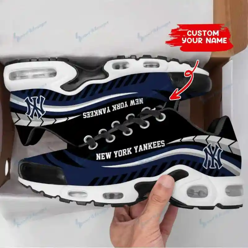 New York Yankees Youth Sneakers - Back View
