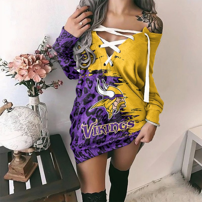Minnesota Vikings Lace-Up Sweatshirt Front View